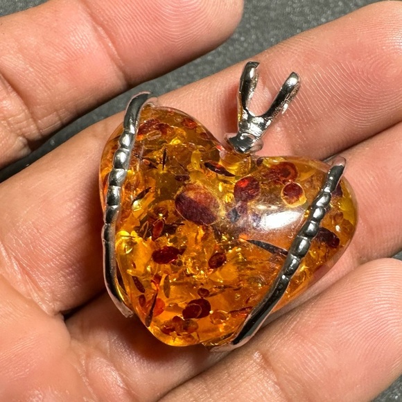 Simulated baltic amber heart shaped pendant silvertone bail large 1.5 inch - Picture 1 of 5